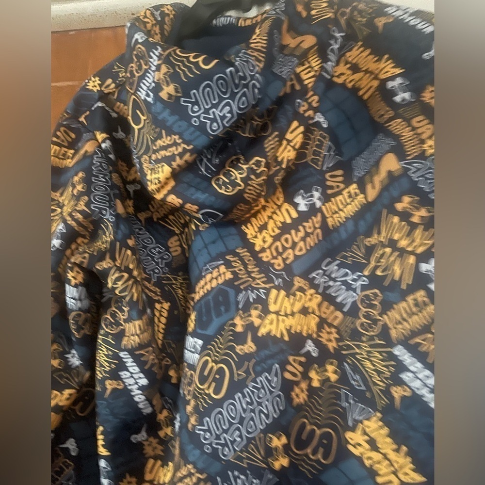 Under Armour graffiti hoodie sweatshirt youth size large - Picture 3 of 4